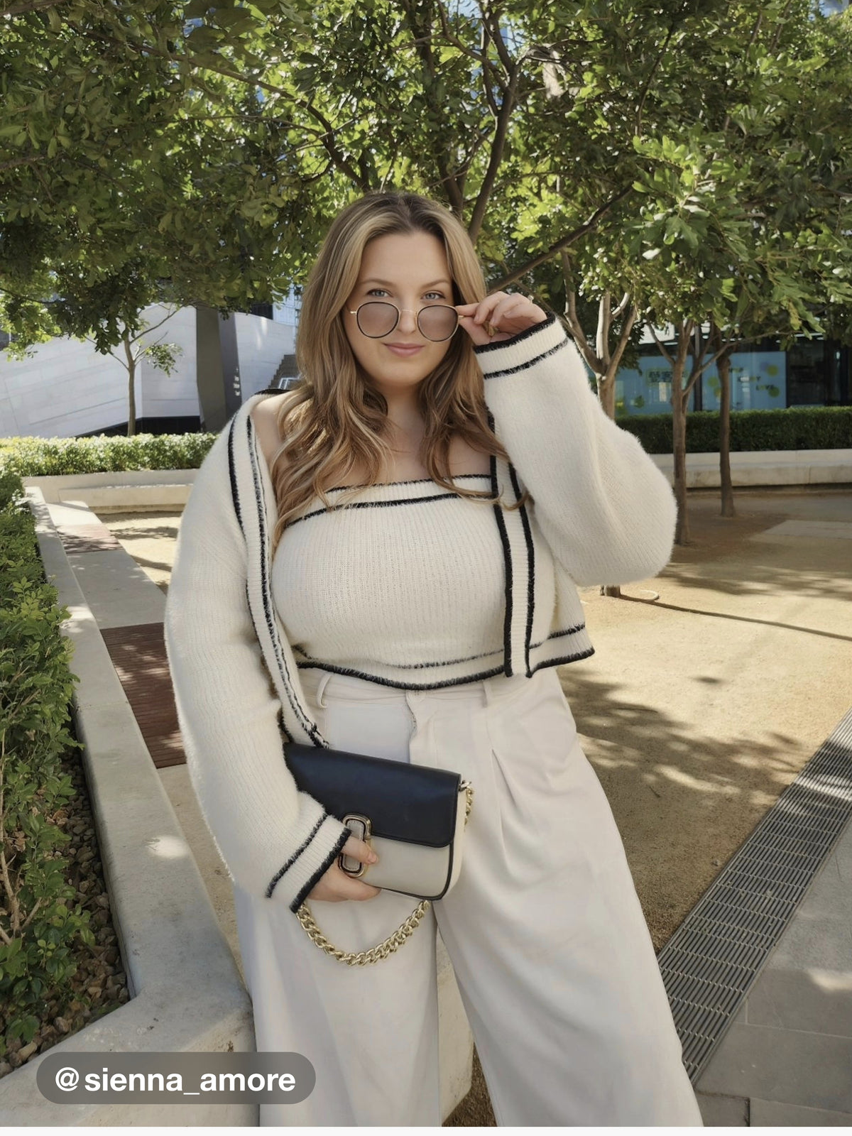 Mid Waist Pleated Pocket Wide Leg Pants Curve & Plus
